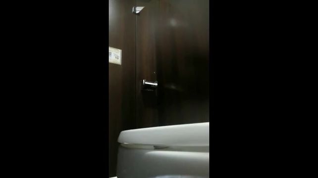 韩国高级坐厕偷拍第3部貌似宾馆里的厕所美眉喜欢撅着屁股嘘嘘